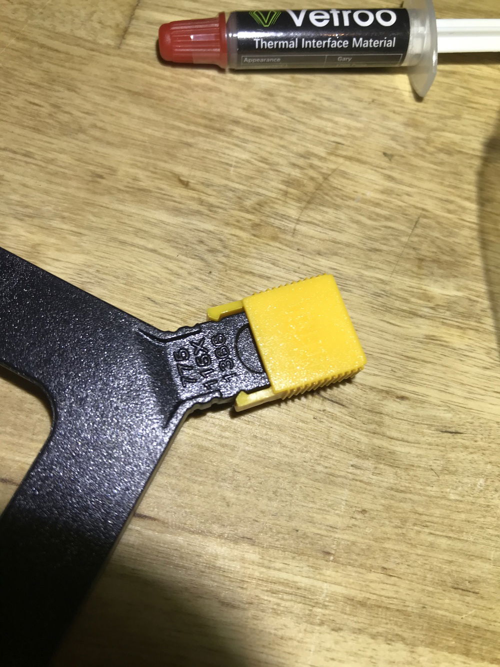 The Intel bracket includes yellow sliding feet which allow easy adjustment for the appropriate socket alinement