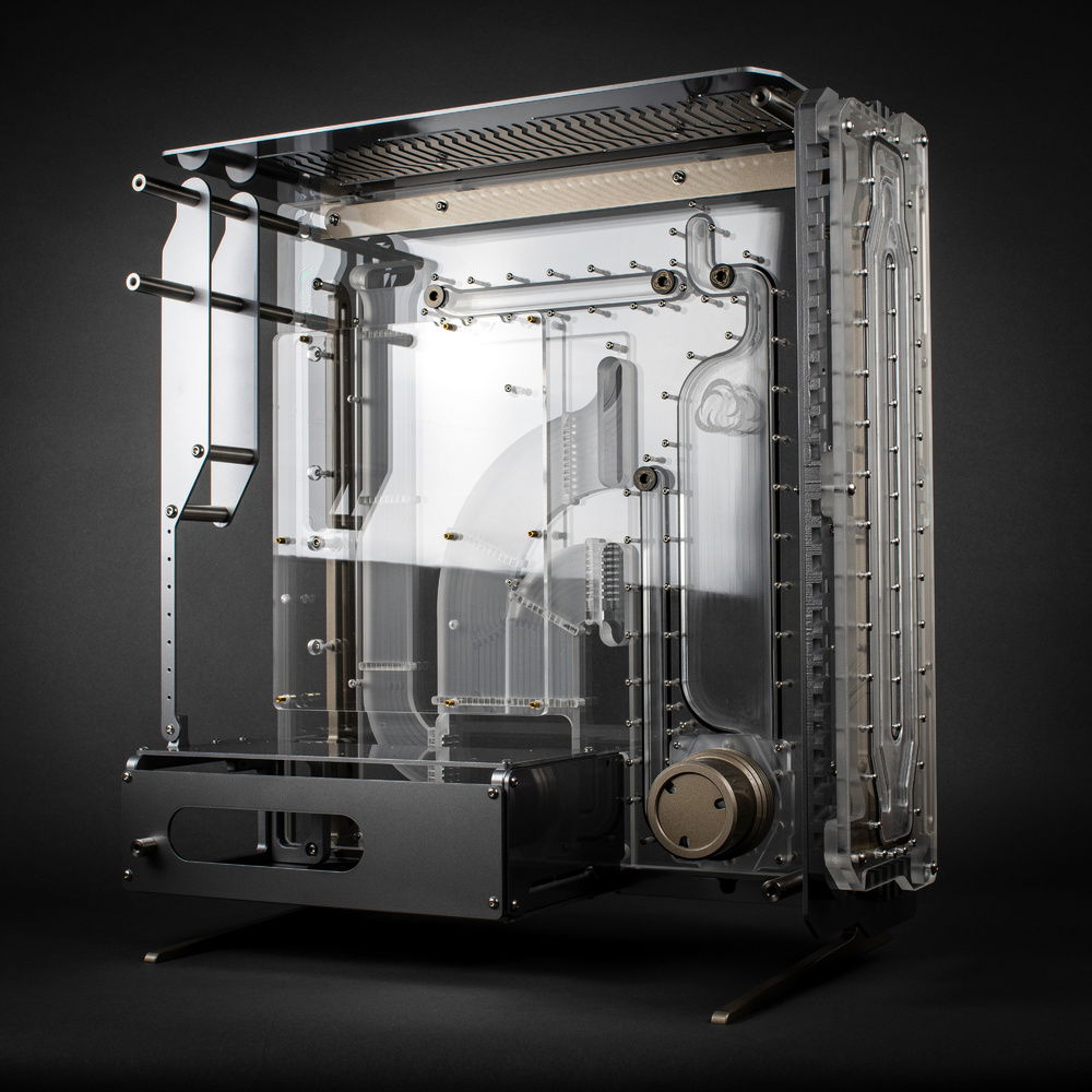 The Spectre 2.0 when it came back from painting, Porsche GT Silver & White Gold colors.