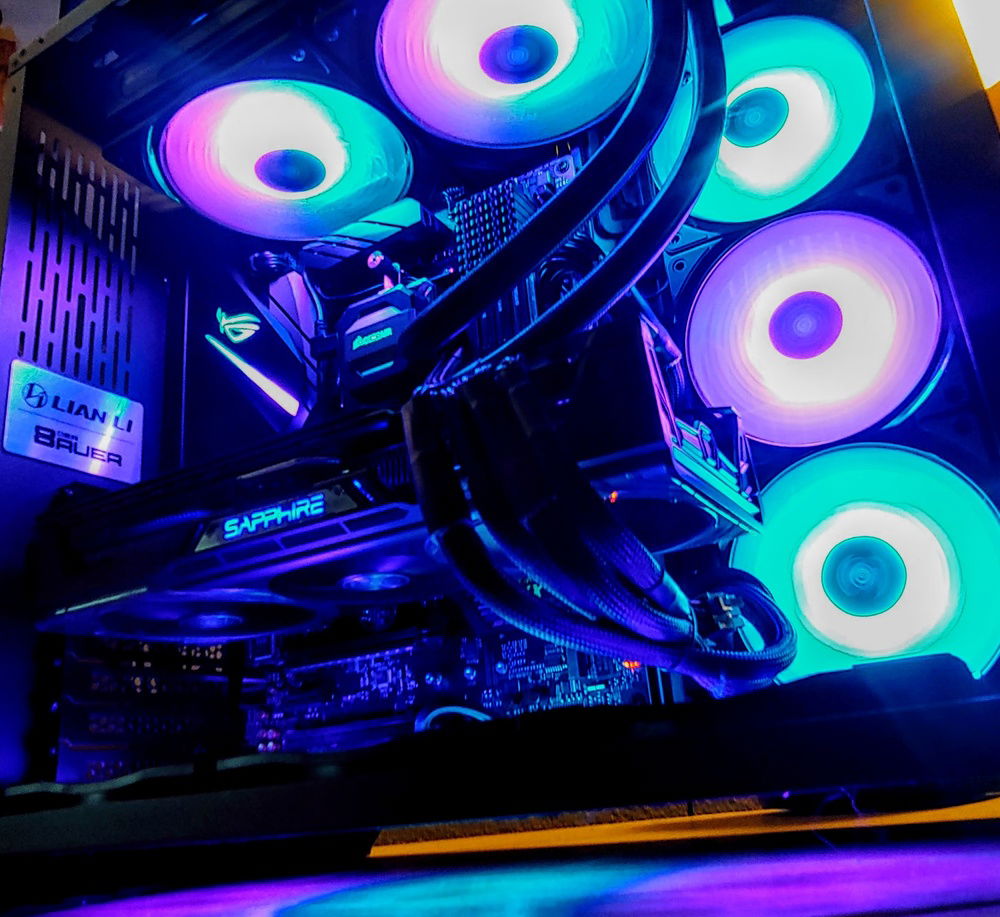 I really like this shot. Also without the glass on the LianLi PC 011.