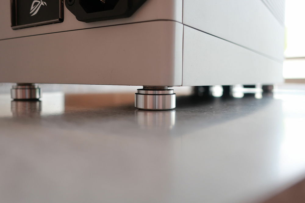 adjustable clearance with 0...n washers.