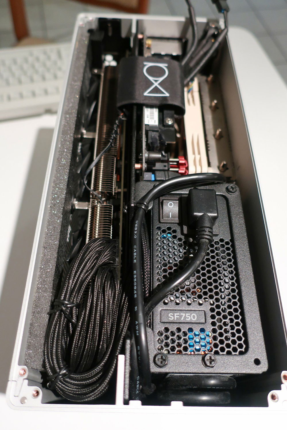 PCIe-cables still are a mess