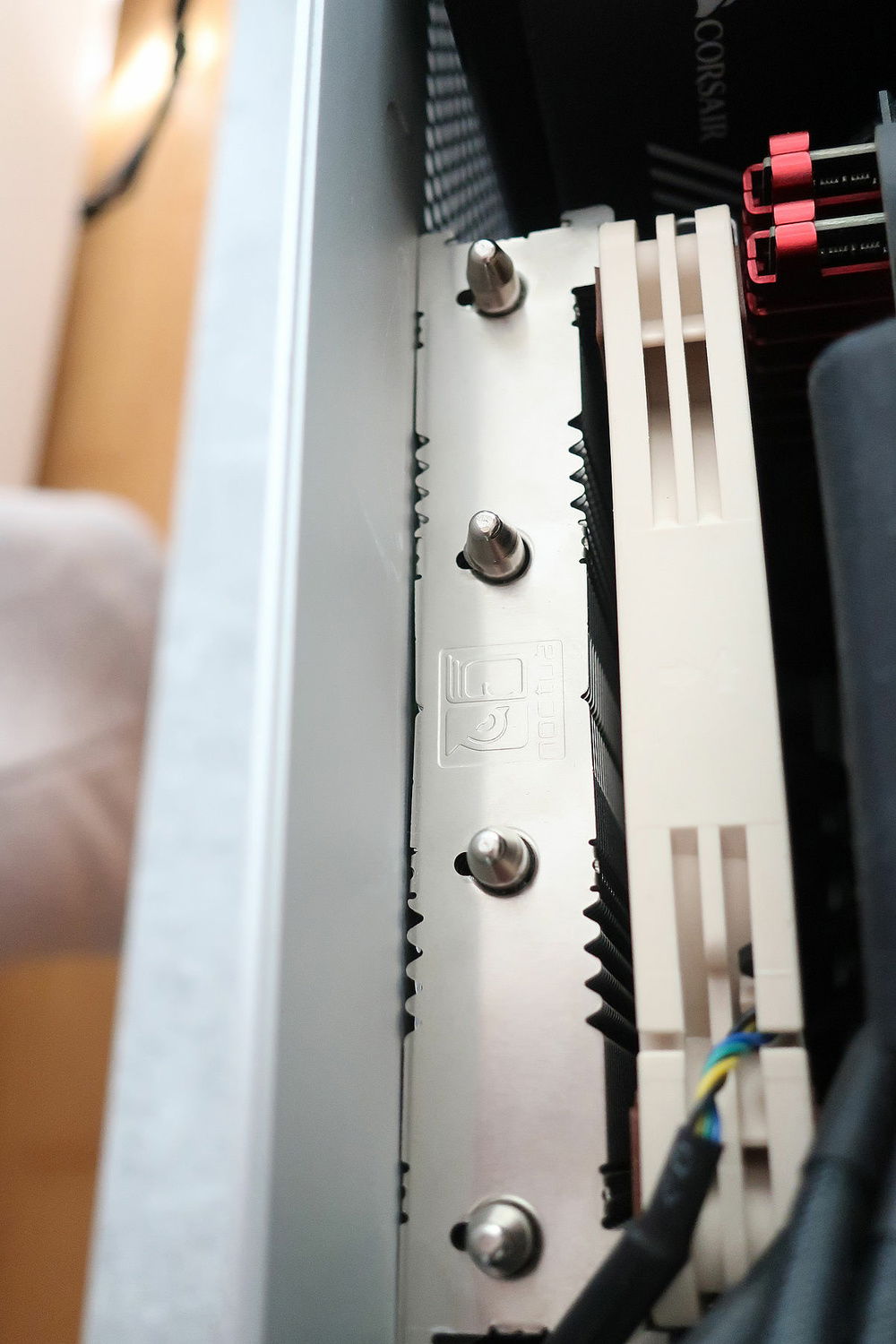 NH-L12S tight fit, touches sidepanel