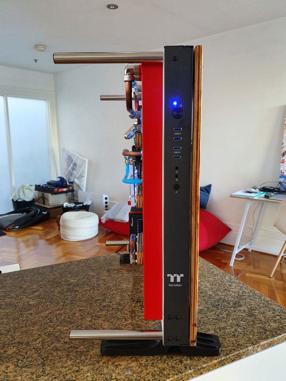 Side/Front view - very slim build once you remove the glass panel.