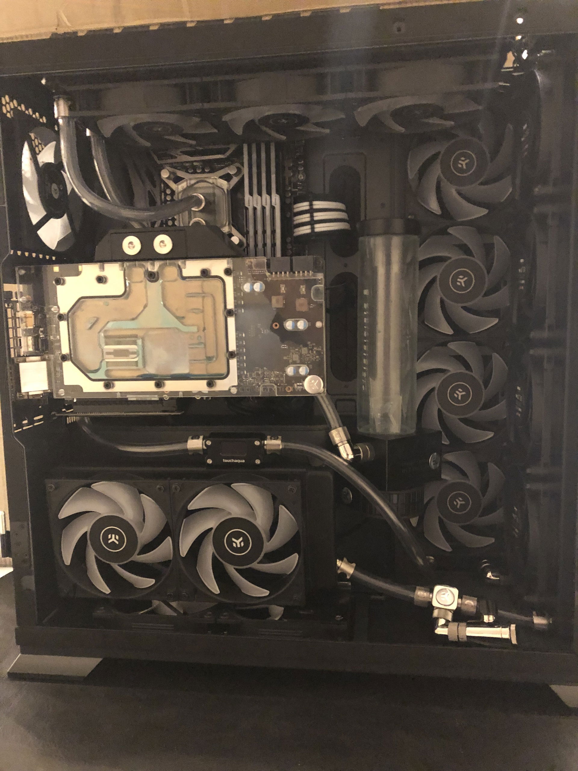 Enthoo Luxe 2 / Enthoo 719 » builds.gg