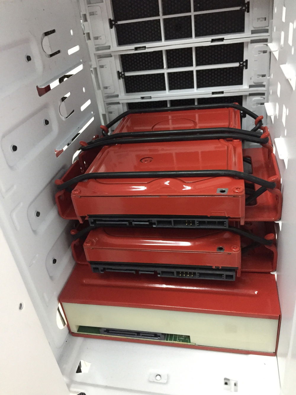 Mounted HDDs and DVD drive