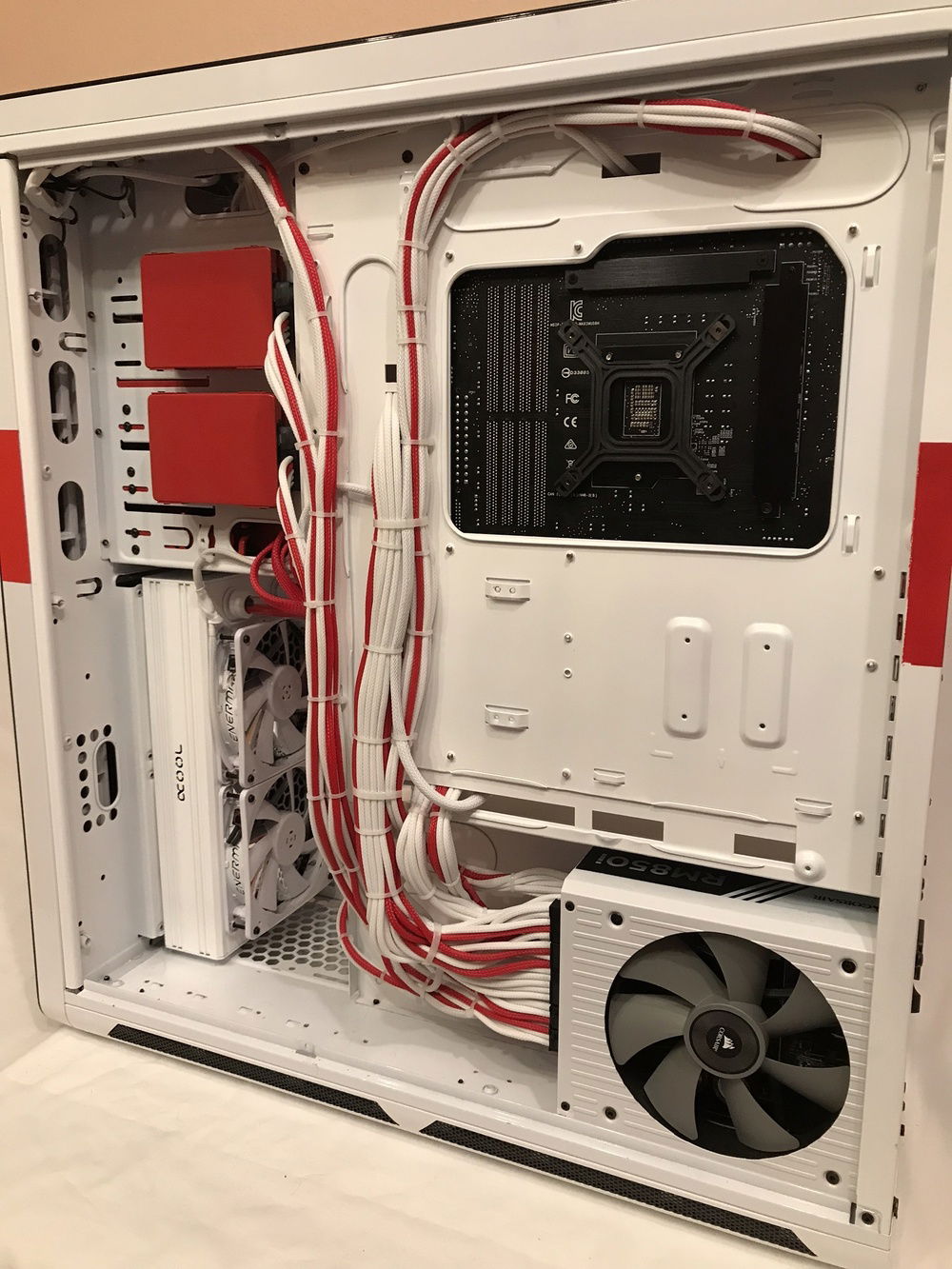 Backside of the open PC with Cable Mgmt.