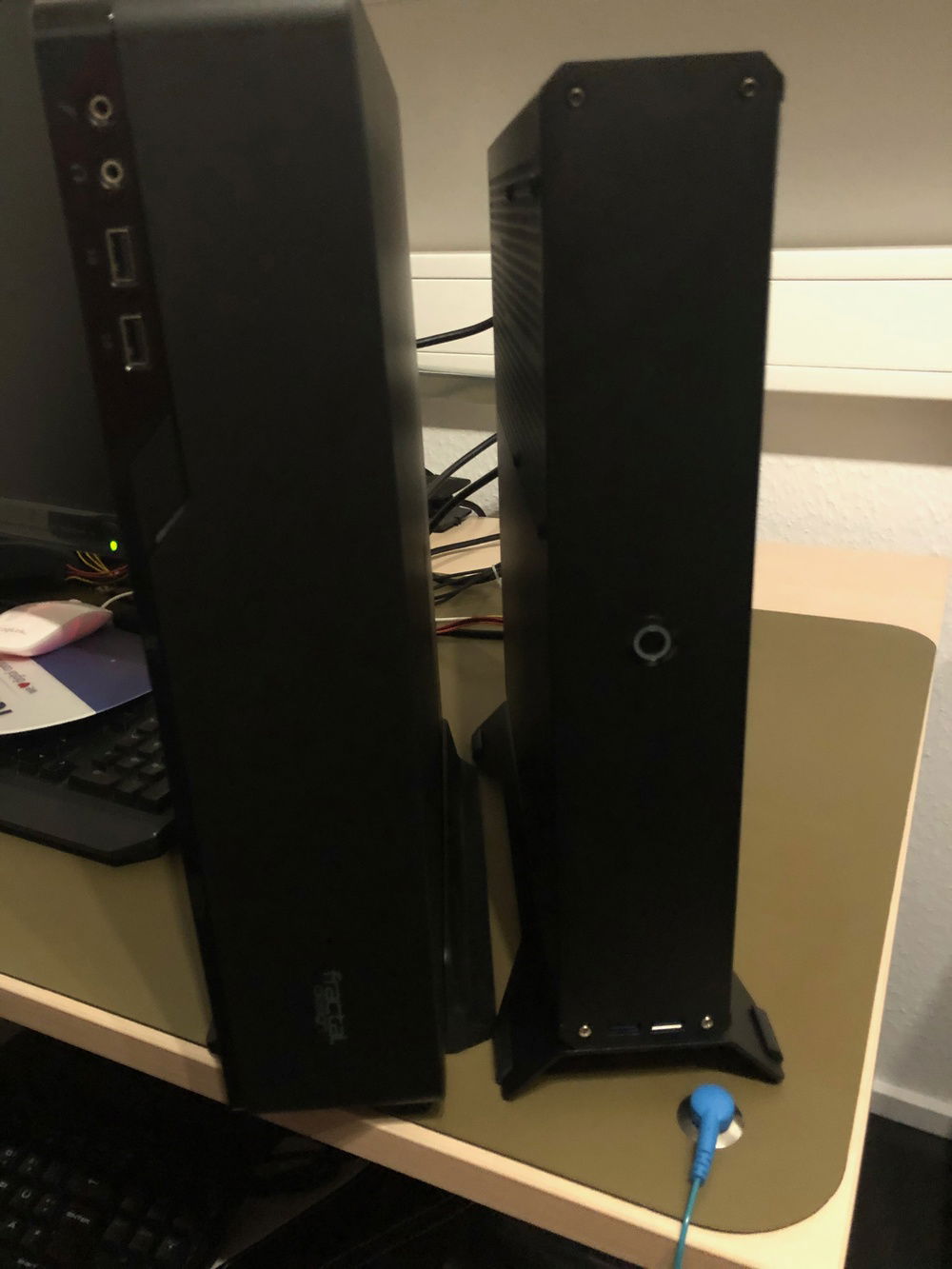 A size comparizon between the Sentry 2.0 and the Node 202