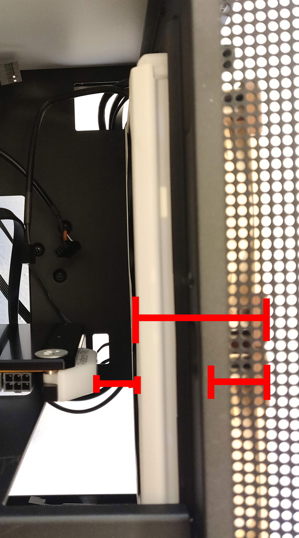 The small radiator installation space caused by the long graphics card.