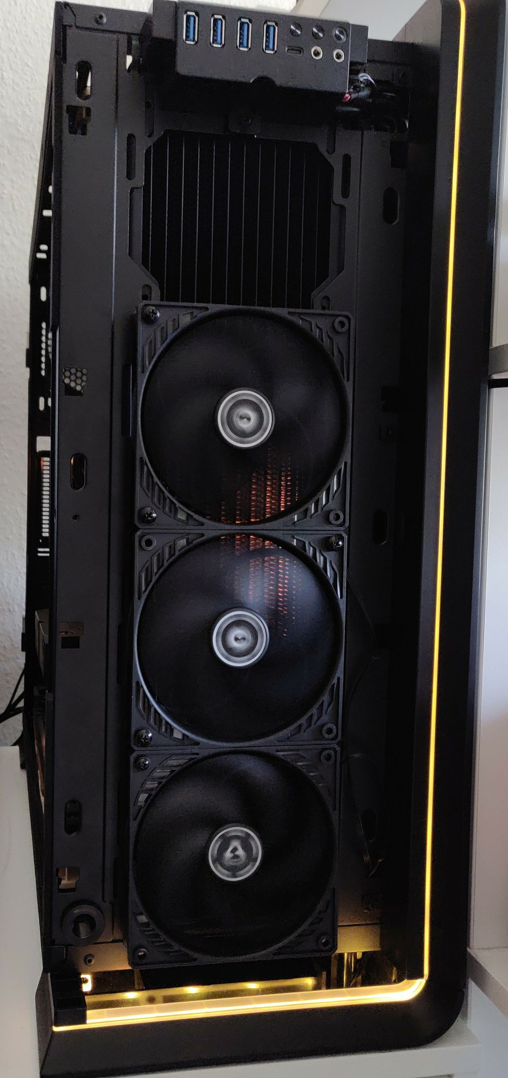 Fans mounted outside to get radiators into the front & side. Almost enough space to fit a 4th 120mm fan.