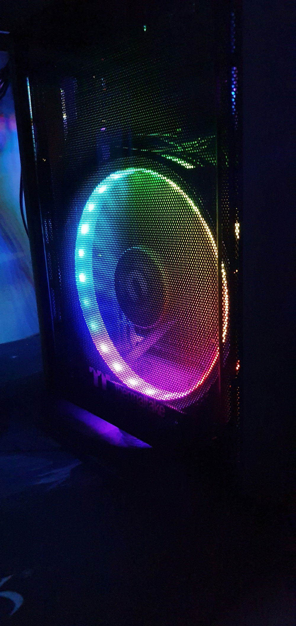 V1.0 The front 200 mm. fan.