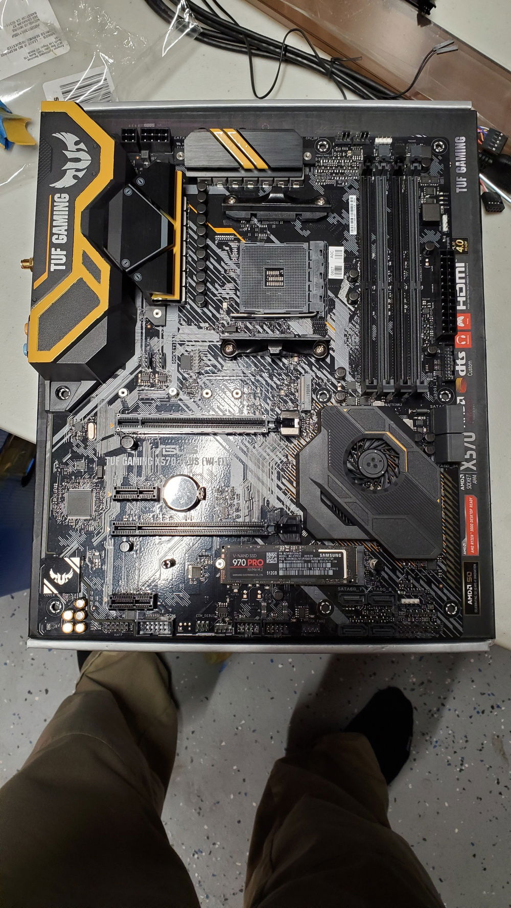 Gave the mobo some accents tok blent with the build better