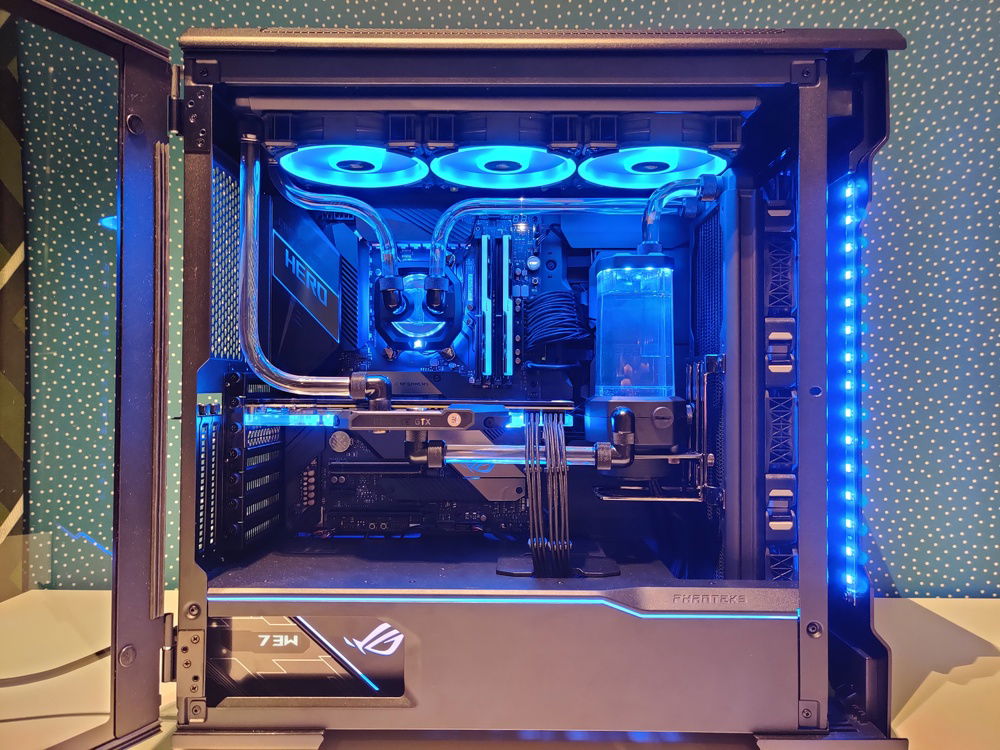 Ultimate Custom Liquid Cooled Gaming PC » builds.gg