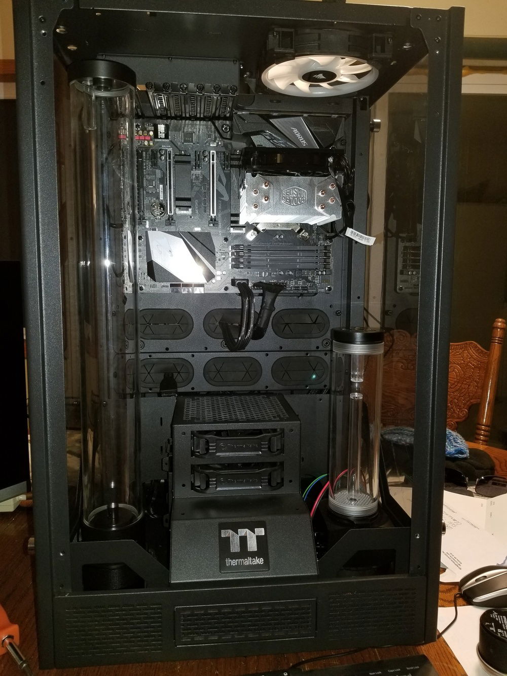 I happened across some 590mm reservoirs from Darkside Mods at Dazmode.com.  From what I understand, these were a limited production run custom made for this case.  Comparison between these and the Eisbecher 250.