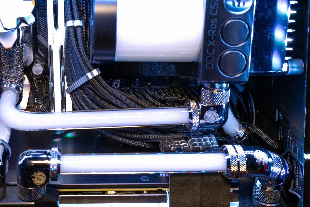 The best view I could get of the cabling from the front.