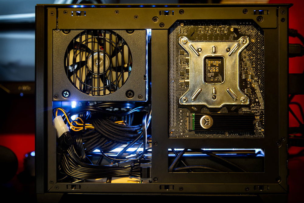 Cabling from the back. DDC Molex power was the latest addition.