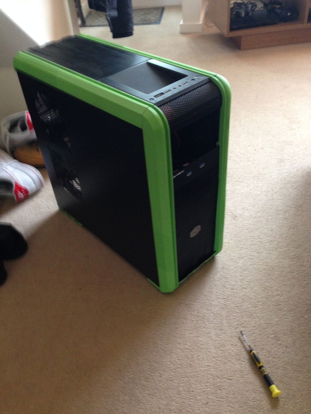 Overall view of case empty