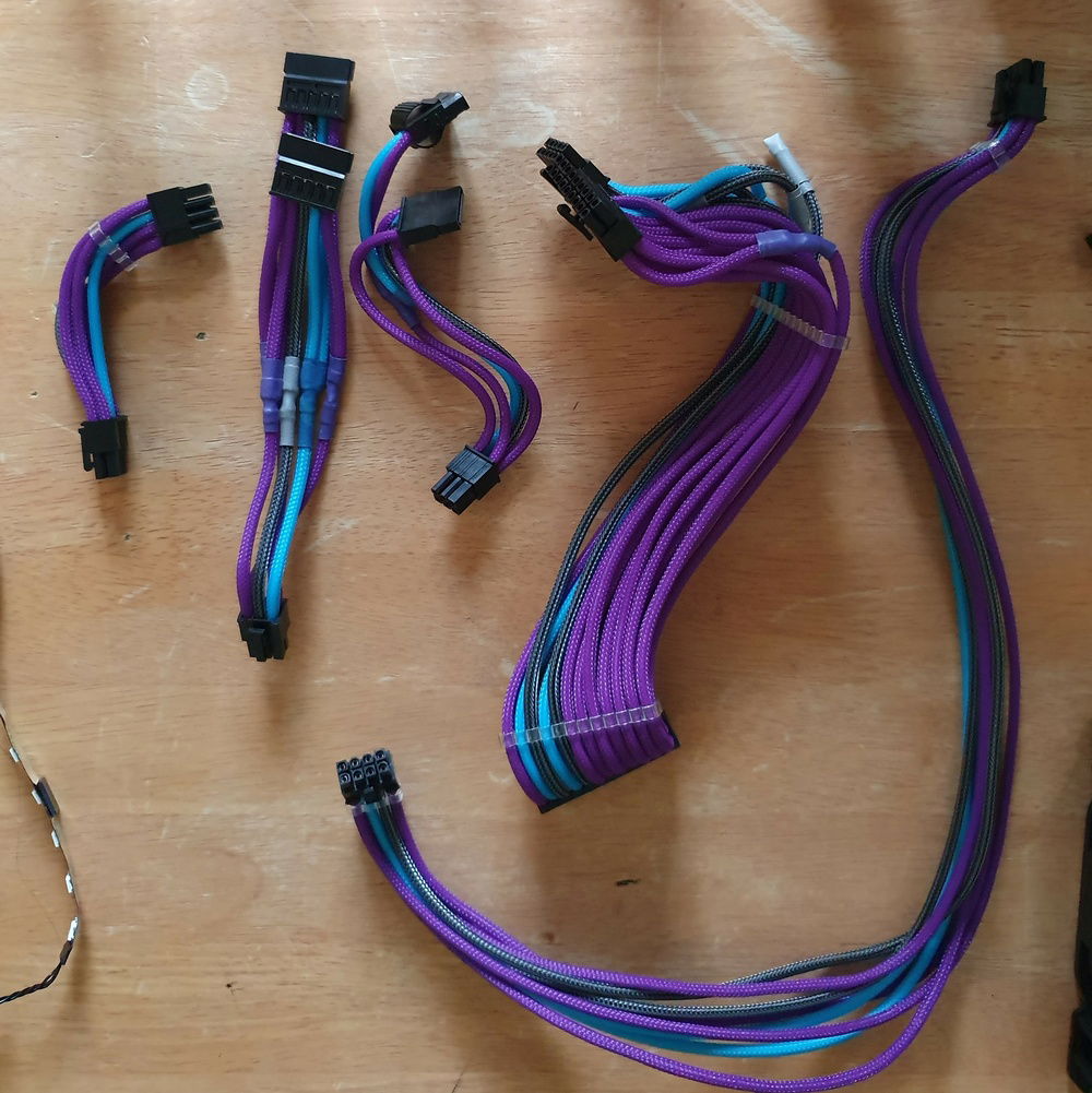 Home Sleeved Cables - 18AWG white wire covered with 4mm braided sleeving with clear cable combs.