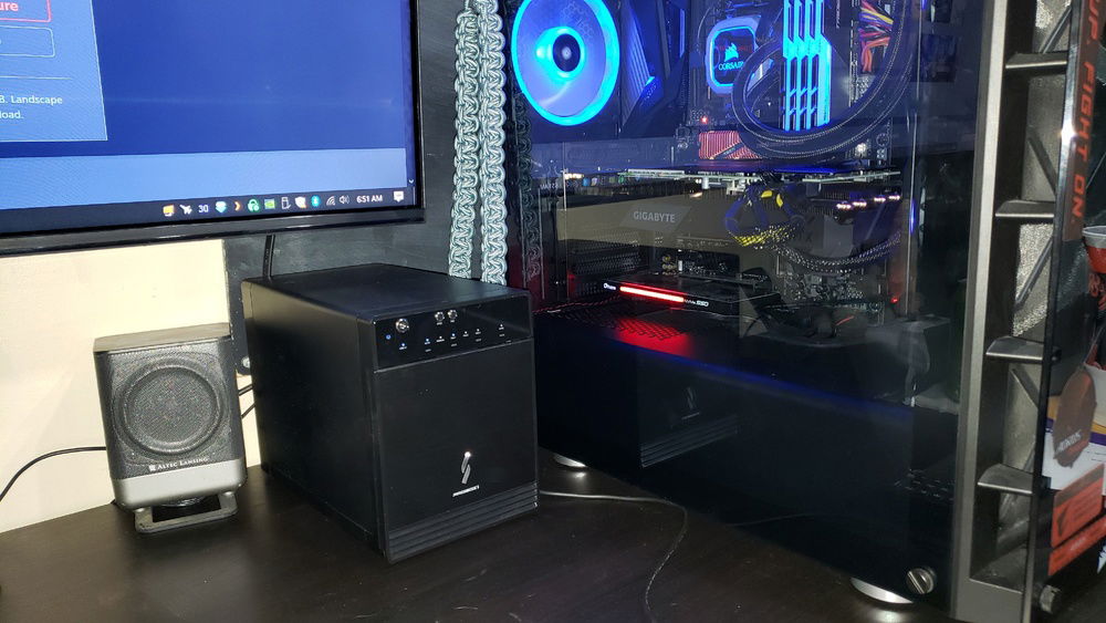 USB 3.1 gen 2 external drive bay to clean up the odd mounted drives.