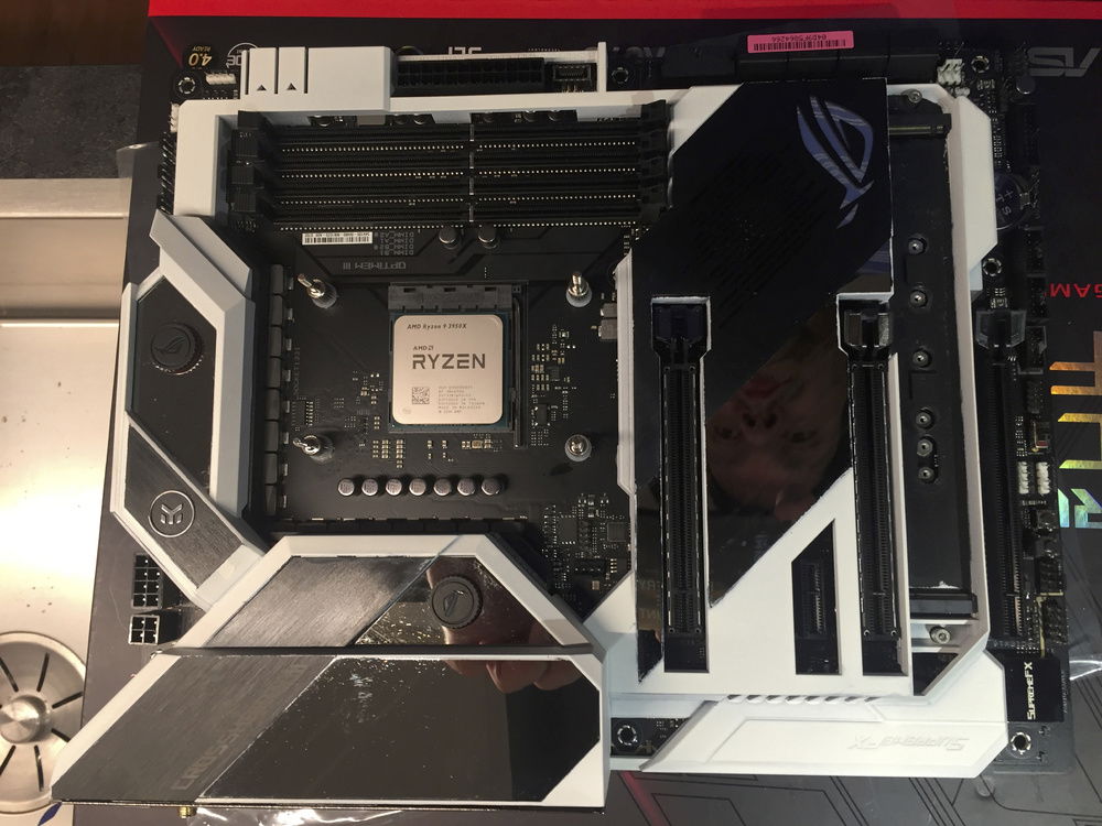 Fitting the retaining-screws and the CPU