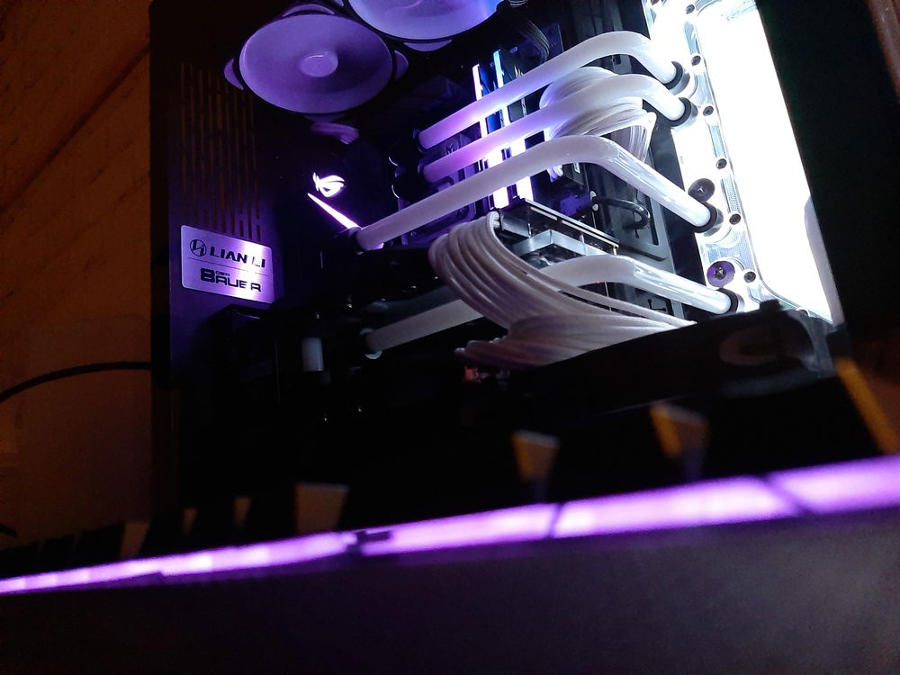 General impressions. Playing with the available RGB made me choose a white and purple combination. (Nov 2019)