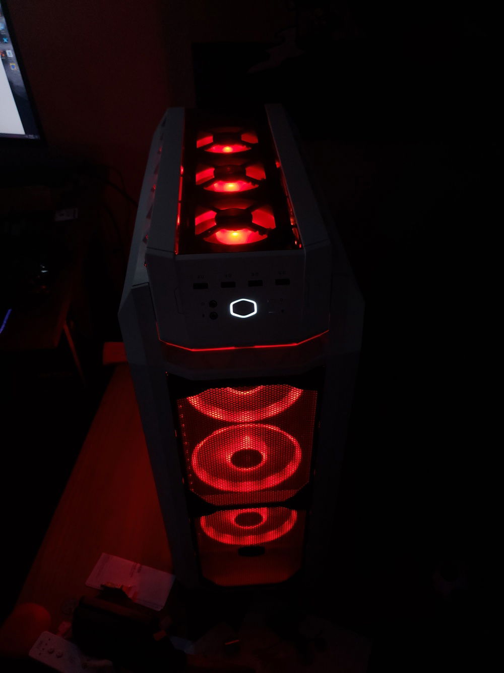 3x140mm front fans and 3x120mm top radiator fans.