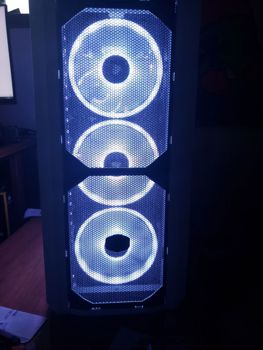 Front 3x140mm fans look better than expected! Even when compared to the stock 200mm RGB fans included with the H500P Mesh.