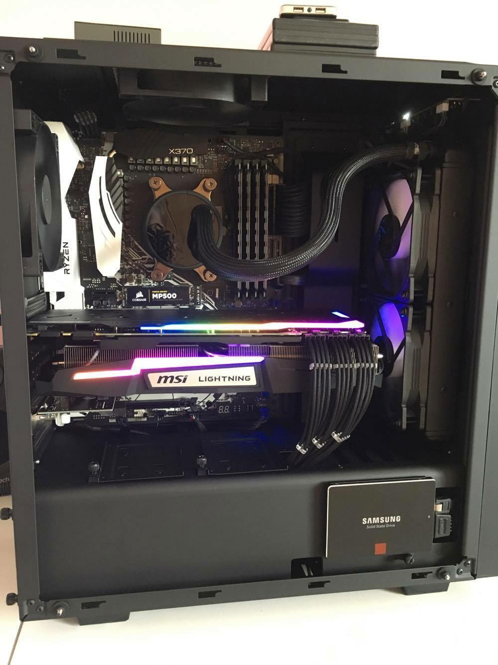 Finished build, ofcourse with Cablemod cables. Behold the MSI 1080Ti Lightning