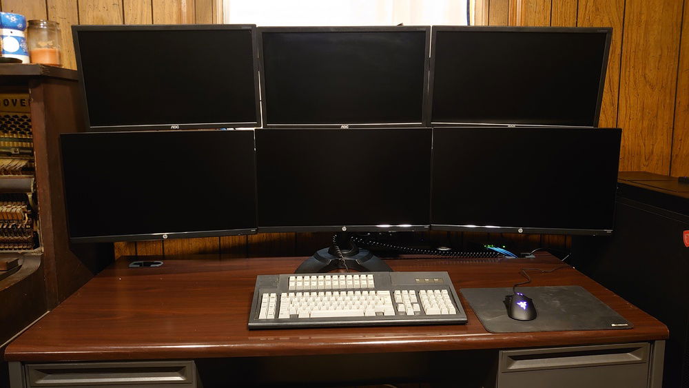 12/05/2020: New Monitors and a 6 monitor stand!