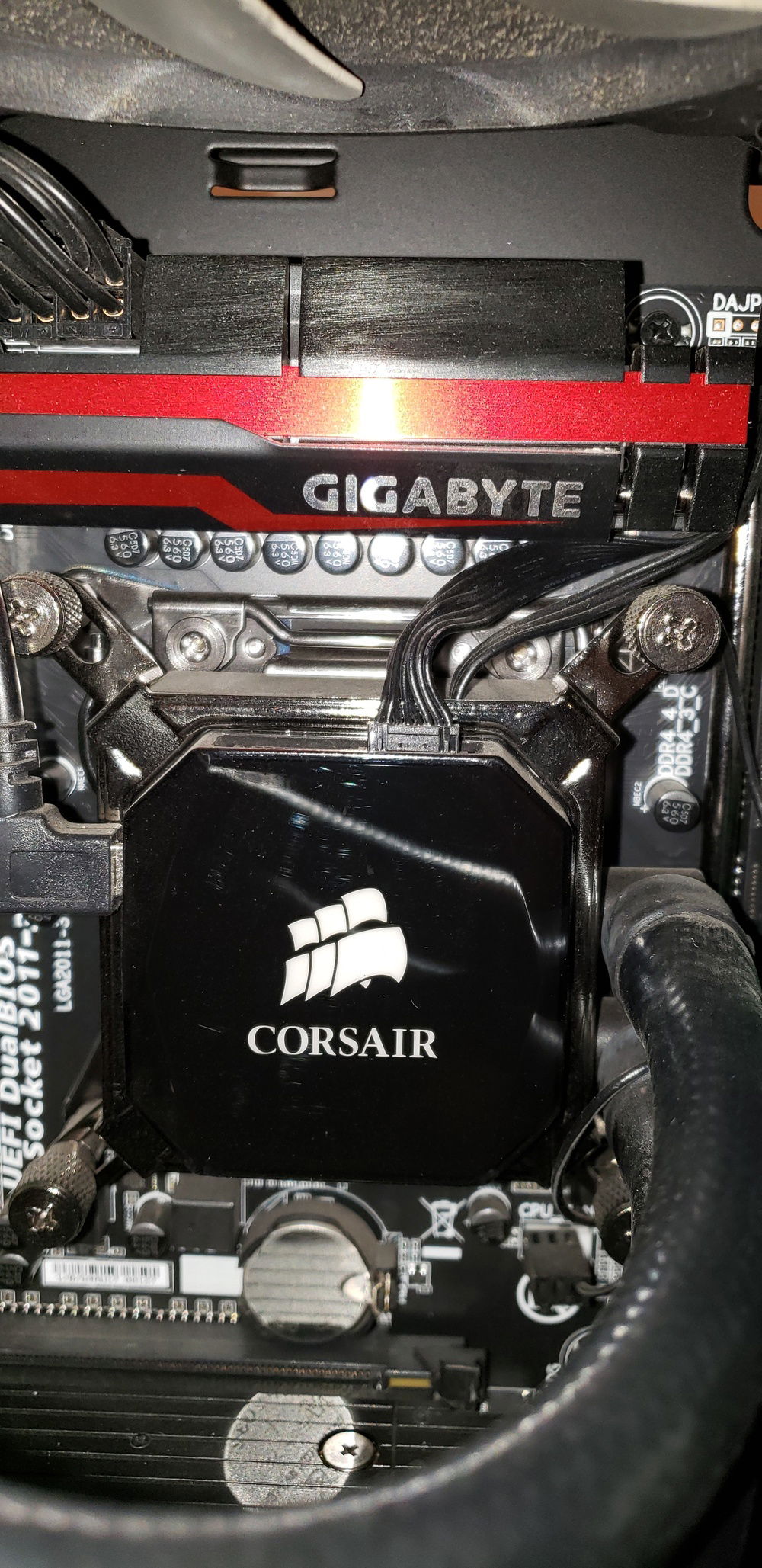 Close up of the AIO. This picture was taken at the beginning of a cleaning.