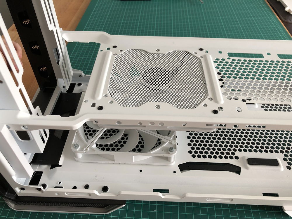 Another little mod was adding this mesh that I used also at the top for the exhaust vent.