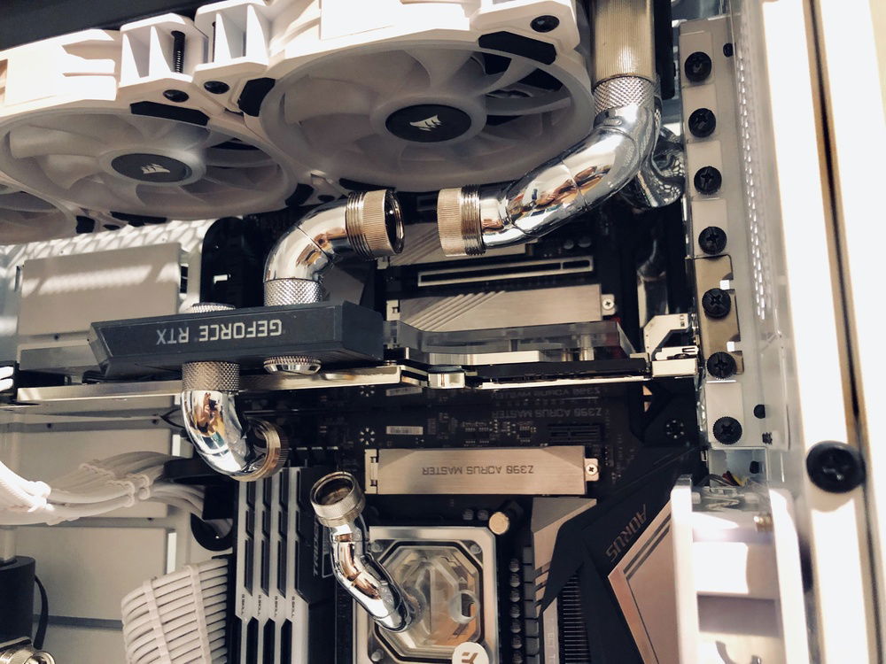 These were my initial ideas of how to do the runs but JayzTwoCents himself helped me out on Twitter and recommended me to ditch the additional curved connections and do the 90 degree runs using the tubes.