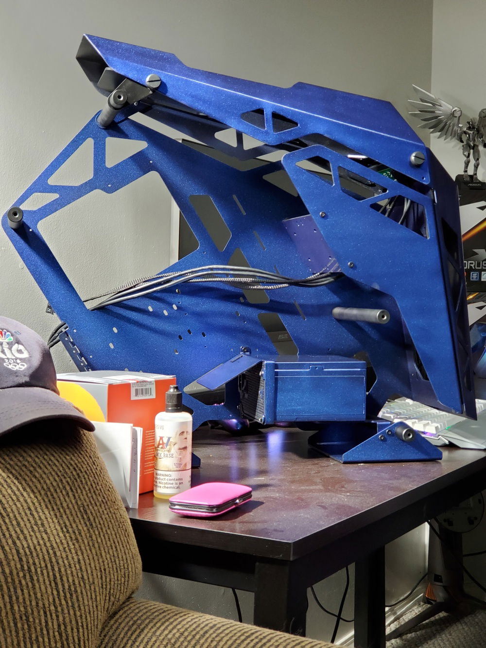 These are early pictures of the paint before it was complete that more accurate reflect the effects in proper lighting.