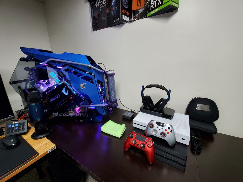 And.... She's home. Still have to square a few more things up (Cable Management), but this is where she will rest until Boston in February.