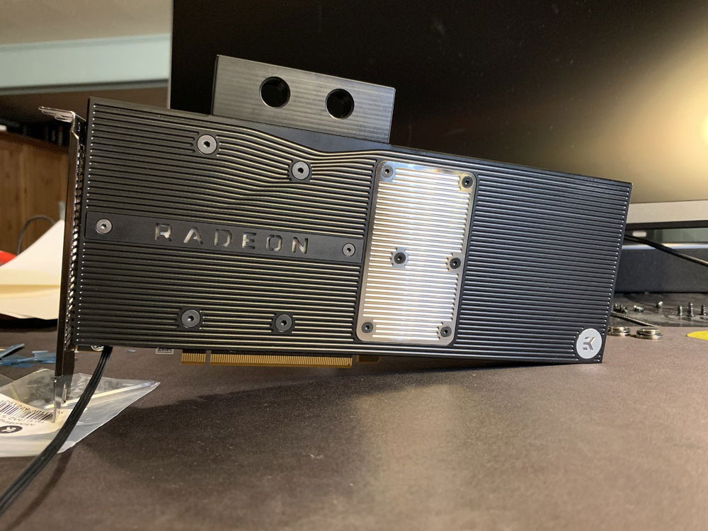 EKWB Special Edition block and backplate installed (please excuse any fingerprints lol)