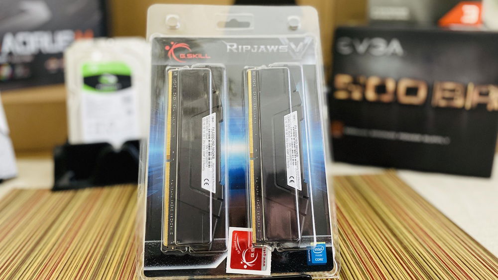 G.Skill Ripjaws V RAM, DDR4 3200, CL16. I've never used this RAM although I've used many kits by G.Skill in the past such as their DDR3 Sniper line and DDR4 Trident Z RGB.