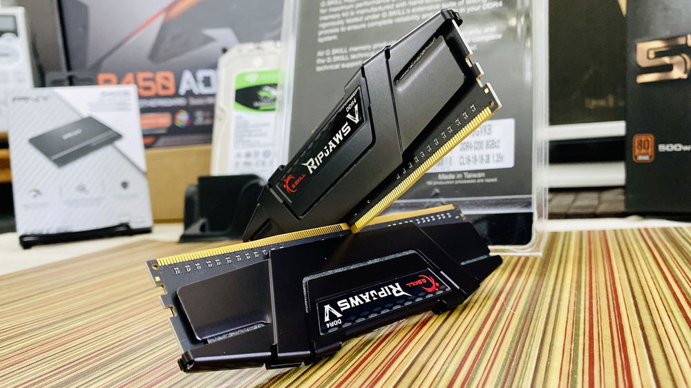 Strike a pose G.Skill!