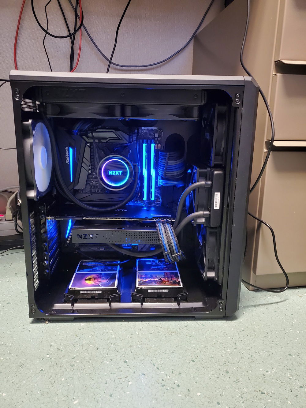 All lit up, Side Panel off.