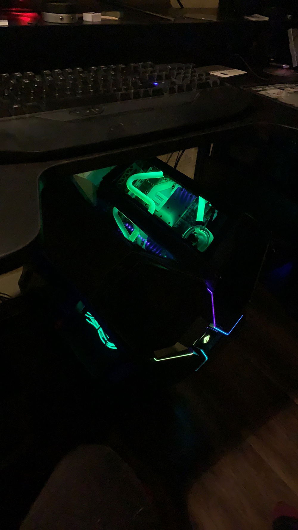 Back home taking up all the room below my desk........Time for another build