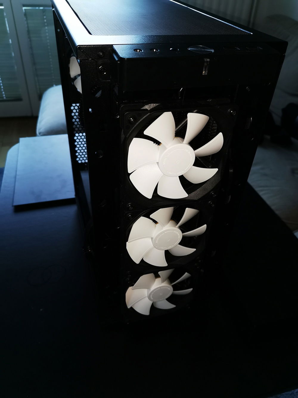 I had to put the fans on the outside due to my long graphics card =(