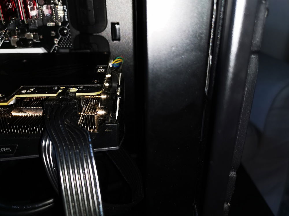 Here is how much room i had to play with on the inside, so sadly the fans had to go on the outside and the dustfilter had to be removed.