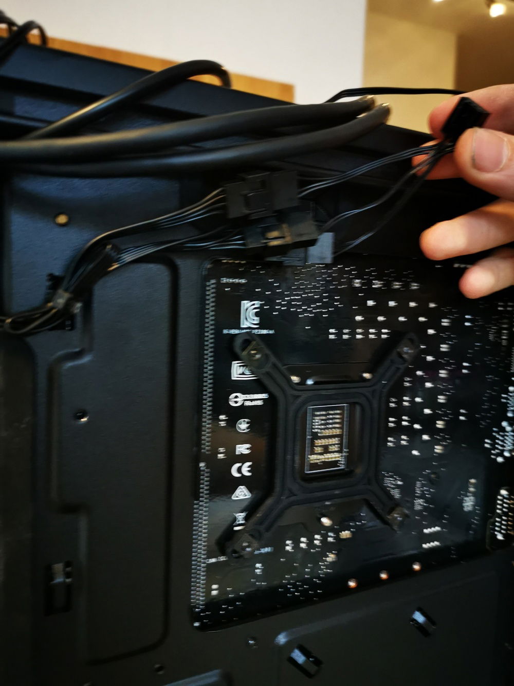 The length of the fan cables turned out perfect now.