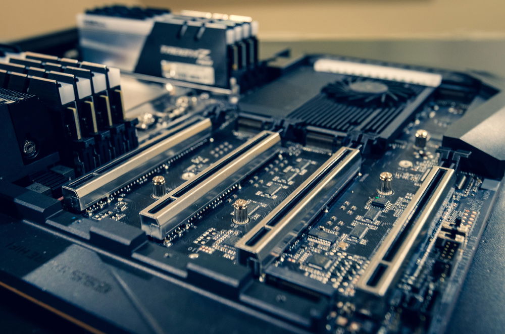 Aorus Xtreme with it's armor off, exposing the 4 x NMVe slots