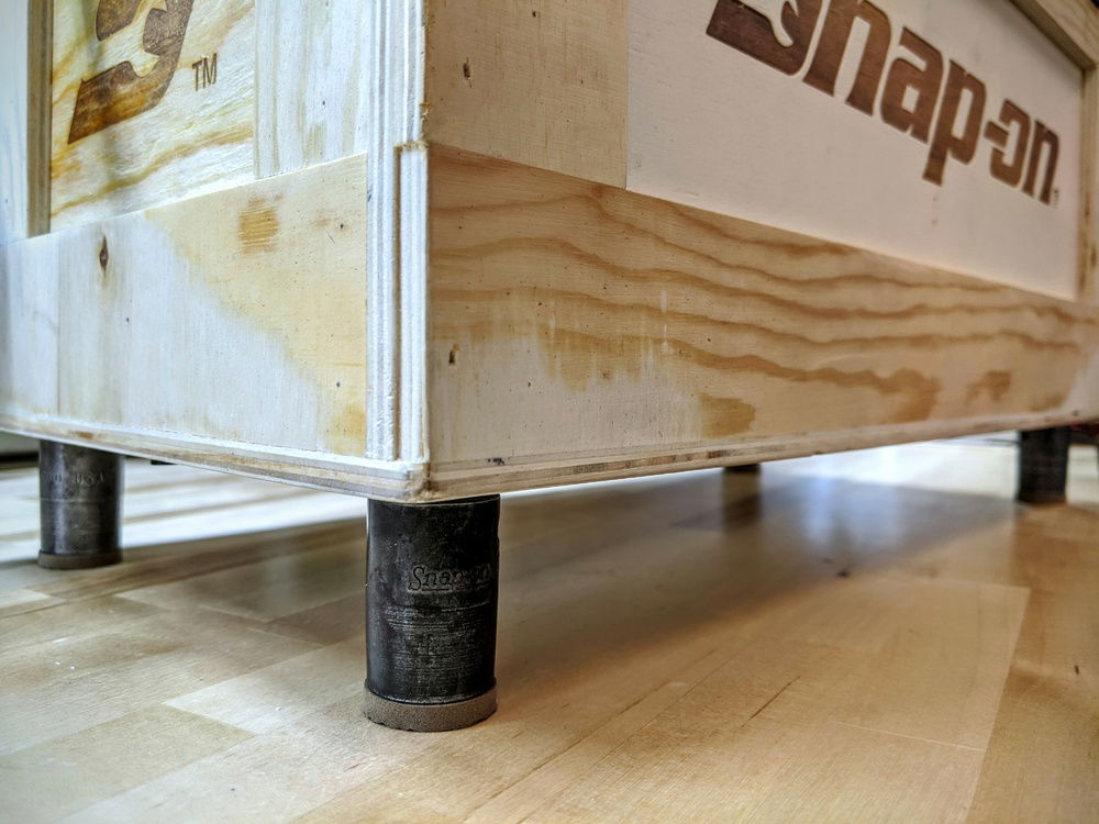 Case feet are 5/8" impact sockets.