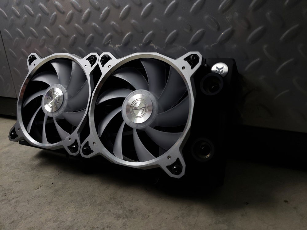 The 240mm EKWB radiator with the Lian Li Bora digital fans