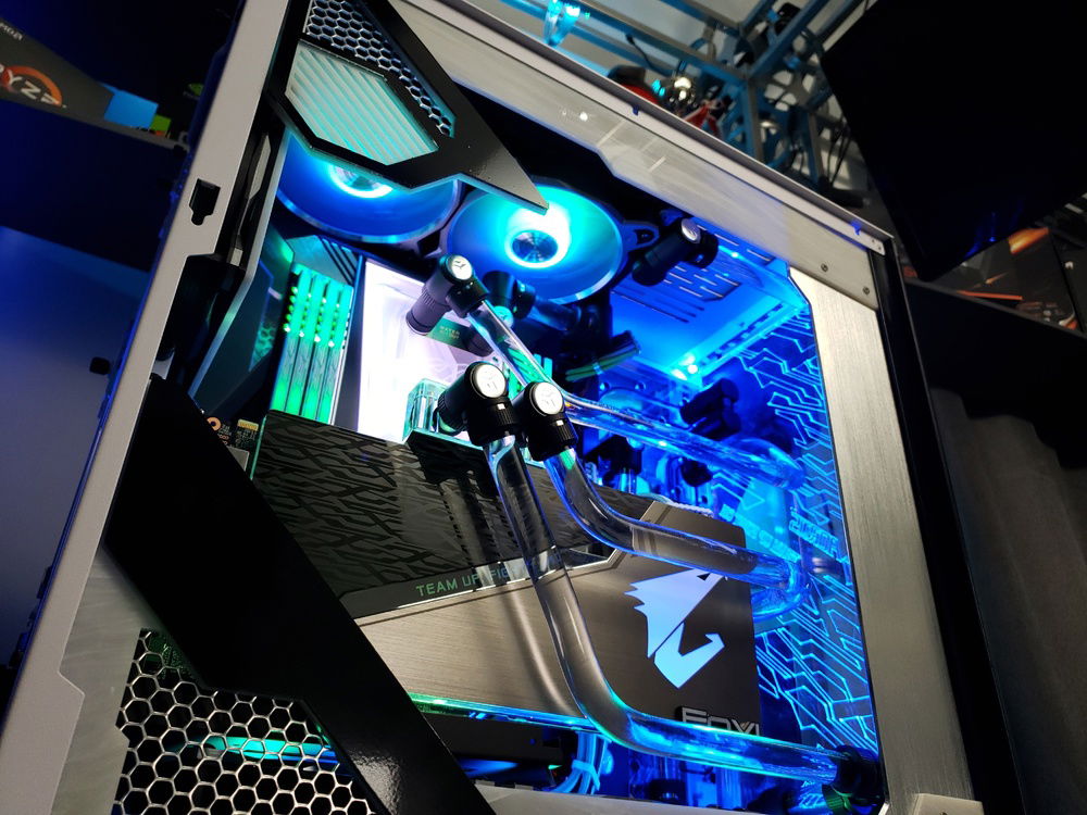 The top mounted 240mm EKWB radiator with Lian Li Bora digital fans