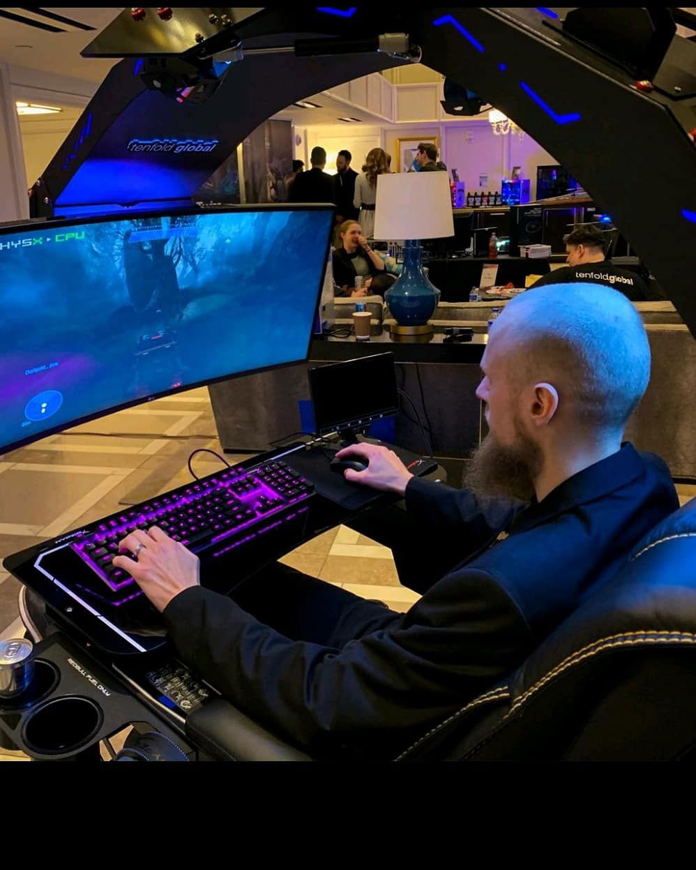 My bro at Random24k giving it a test run at CES