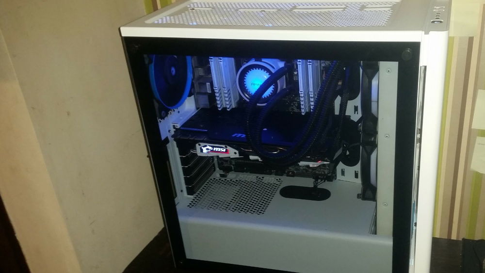 as it stands now :) happy so far. whats next is to cut some extra space into the psu shroud so can fit the last fan on my rad and i want to get a complete set of white fans and white cables