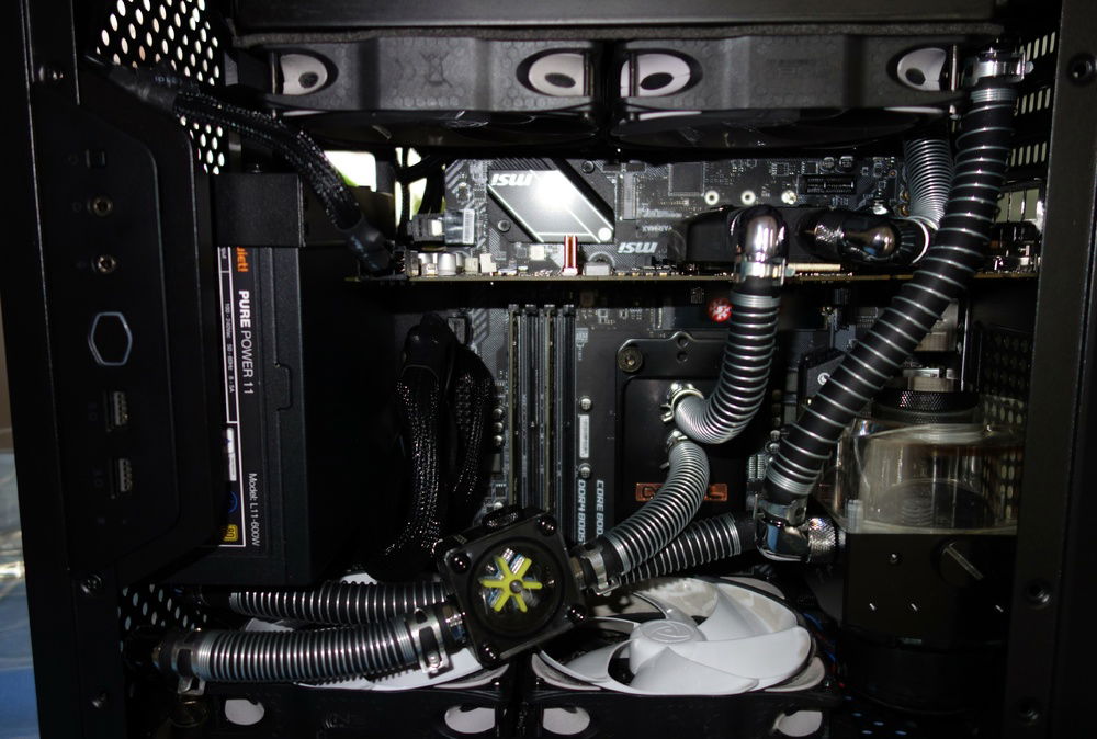 before the filling of the very first iteration of the build. noteworthy is how some parts are much cleaner than they will become in the following pics. also im using a different intake for the pump there, which also works, but doesnt make use of the filter in the reservoir.