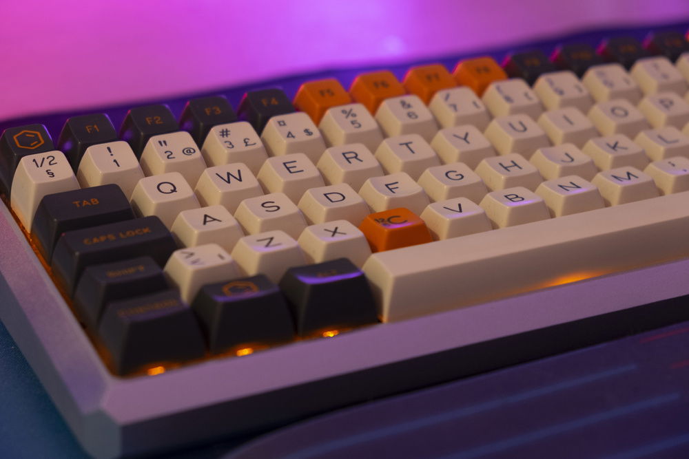 SA Carbon keycaps - does not match the theme of the build but I love them so much that they get to set their own rules.