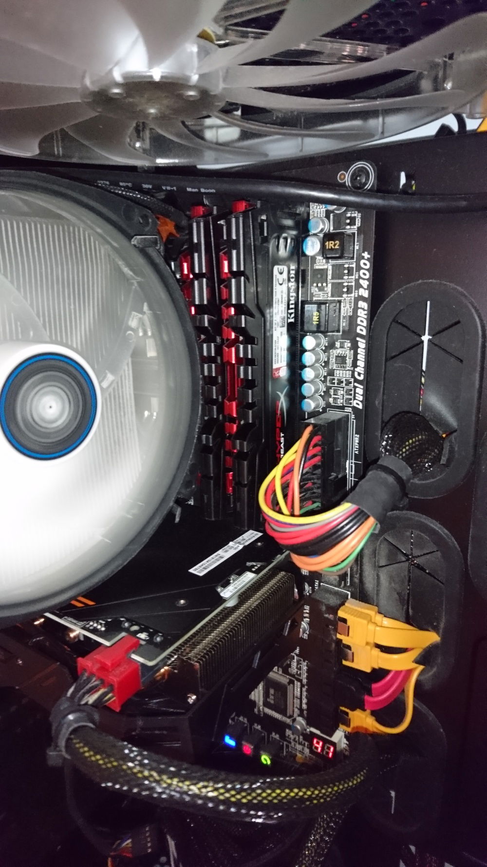 Really tight in there. Good Thing the havik allows for more or less freely placed Fans ^^'